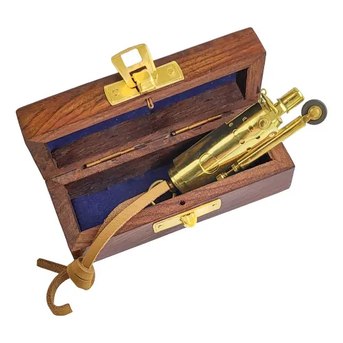 Sturmfeuerzeug mit Lederriemen & Holzbox aus Messing 2 x 8 cm gold