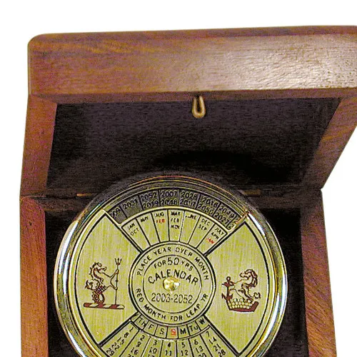 Detailansicht von Dauerkalender in Holzbox