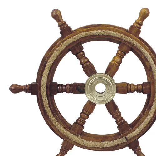 Detailansicht von Steuerrad mit Tau