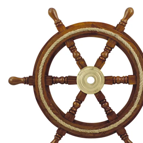Detailansicht von Steuerrad mit Tau