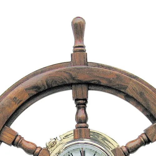 Bullaugenuhr im Steuerrad – Detail der Oberfläche