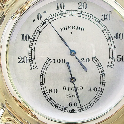 Thermo- & Hygrometer im Bullauge – weitere Ansicht