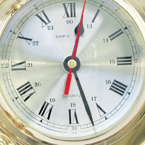 Uhr im Bullauge – weitere Ansicht