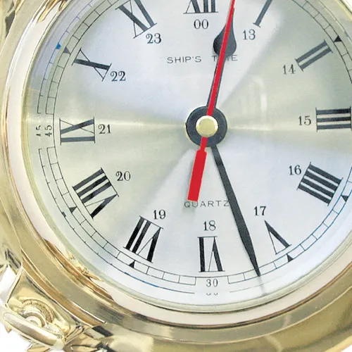 Uhr im Bullauge – weitere Ansicht