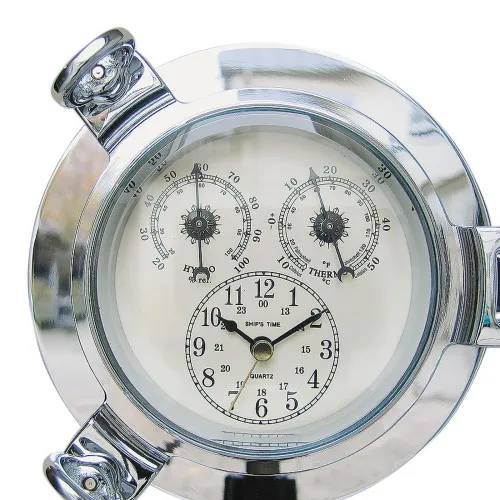 Detailansicht von Uhr, Thermo- & Hygrometer im Bullauge