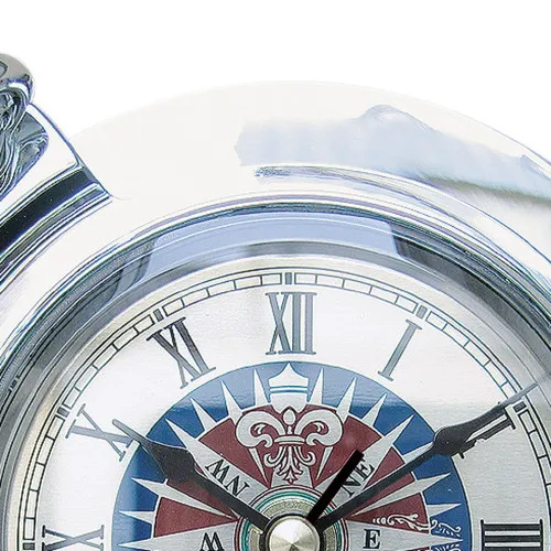 Bullaugen-Uhr mit Windrosenzifferblatt – Detail der Oberfläche