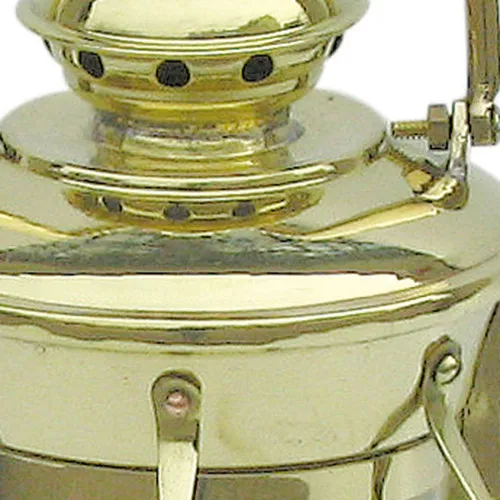 Nelson Lampe mit Petroleumbrenner – weitere Ansicht