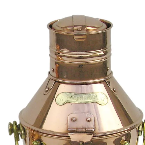 Detailansicht von Ankerlampe mit Petroleumbrenner