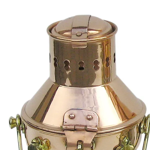 Detailansicht von Ankerlampe mit Petroleumbrenner