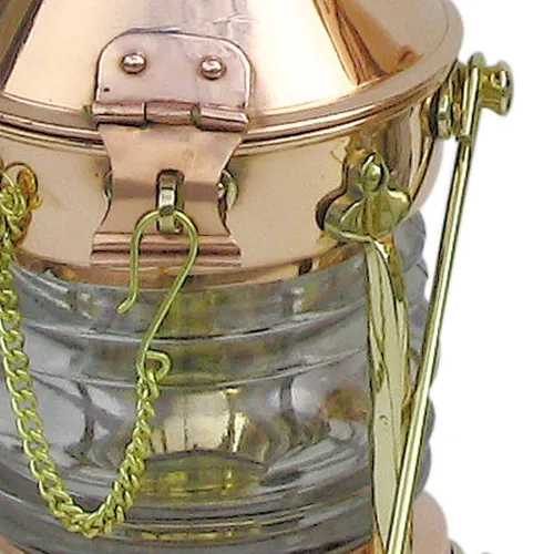 Ankerlampe mit Petroleumbrenner in Nahaufnahme