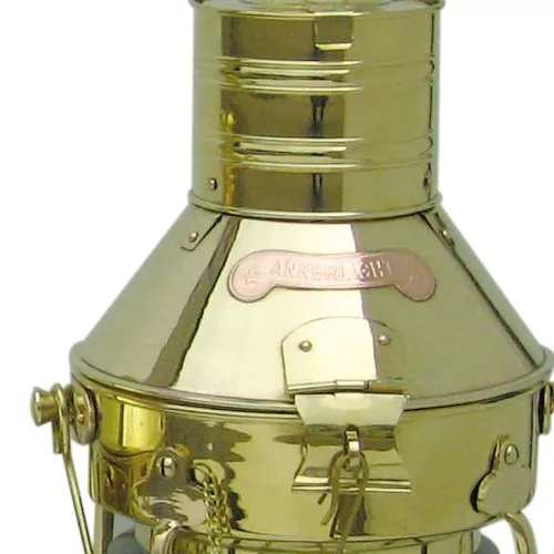 Detailansicht von Ankerlampe mit Petroleumbrenner
