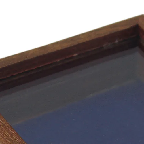 Holzbox mit Glas im Deckel – Detail der Oberfläche