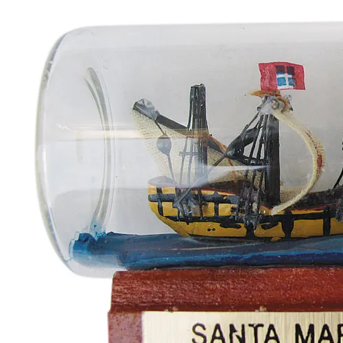 Detailansicht von Flaschenschiff - SANTA MARIA
