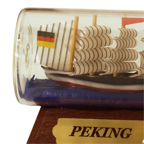 Detailansicht von Flaschenschiff - Peking