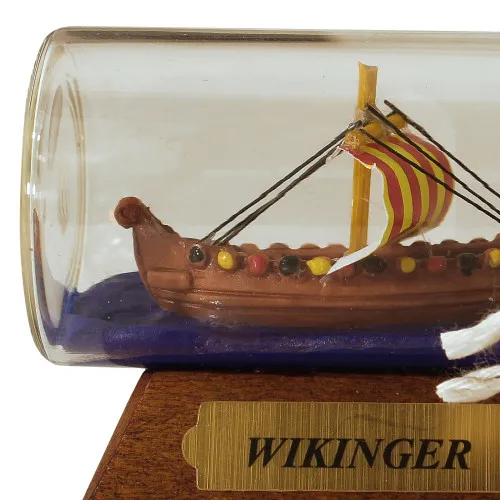 Detailansicht von Flaschenschiff - Wikinger