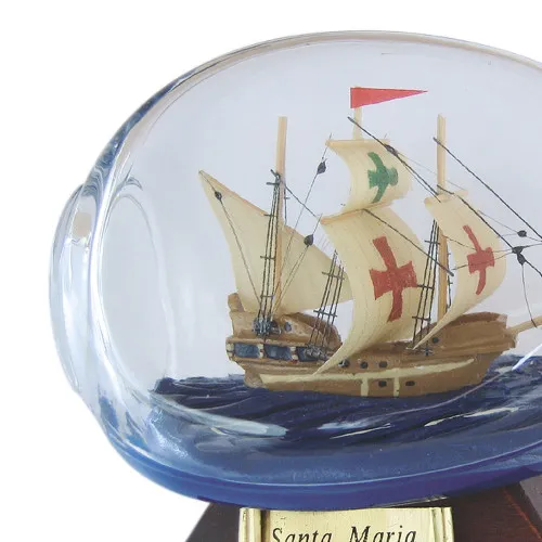 Detailansicht von Flaschenschiff - SANTA MARIA
