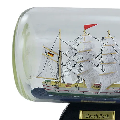 Detailansicht von Flaschenschiff - Gorch Fock