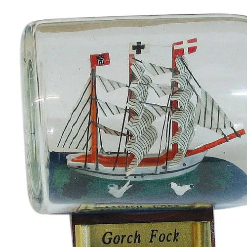 Detailansicht von Flaschenschiff - Gorch Fock