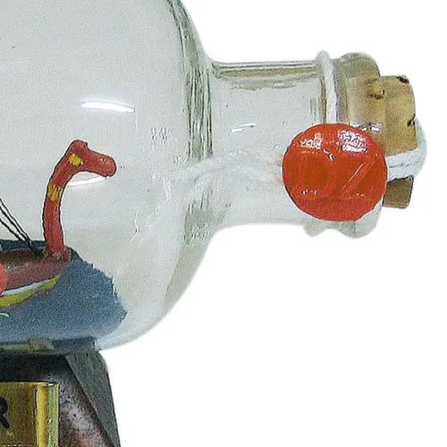 Flaschenschiff - Wikinger in Nahaufnahme