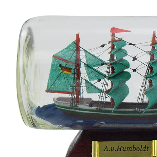 Detailansicht von Flaschenschiff - A.v.Humboldt
