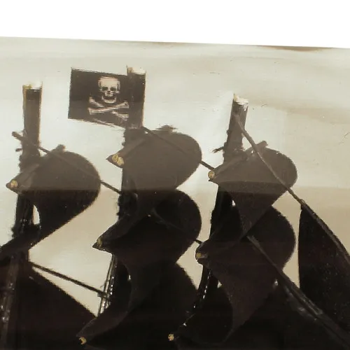 Flaschenschiff - Piratenschiff – Detail der Oberfläche