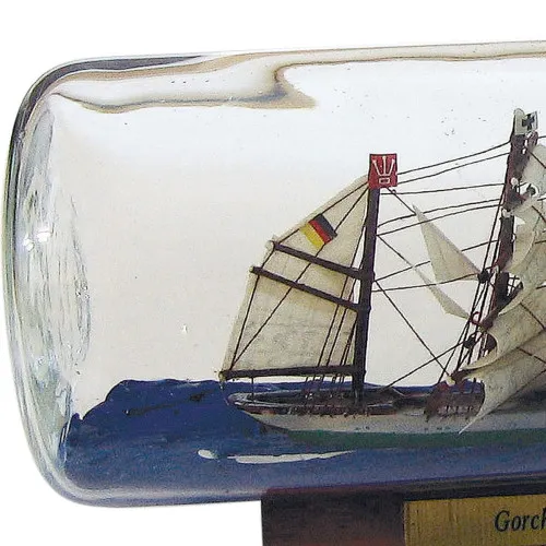 Detailansicht von Flaschenschiff - Gorch Fock