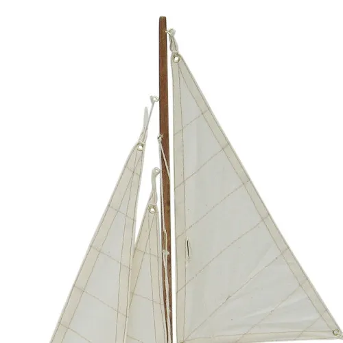 Detailansicht von Segel-Yacht
