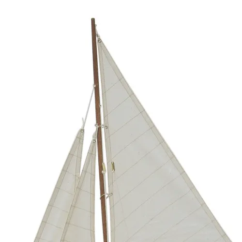 Detailansicht von Segel-Yacht