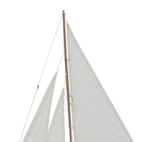 Detailansicht von Segel-Yacht