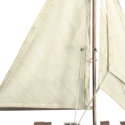 Halbrumpf-Segelyacht – weitere Ansicht
