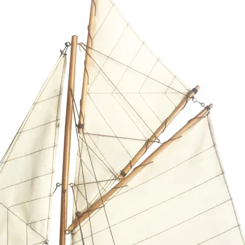 Halbrumpf-Segelyacht – Detail der Oberfläche