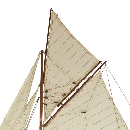 Halbrumpf-Segelyacht – Detail der Oberfläche