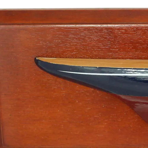 Detailansicht von Endeavour-Halbrumpf auf Board