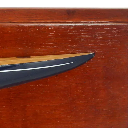 Endeavour-Halbrumpf auf Board in Nahaufnahme