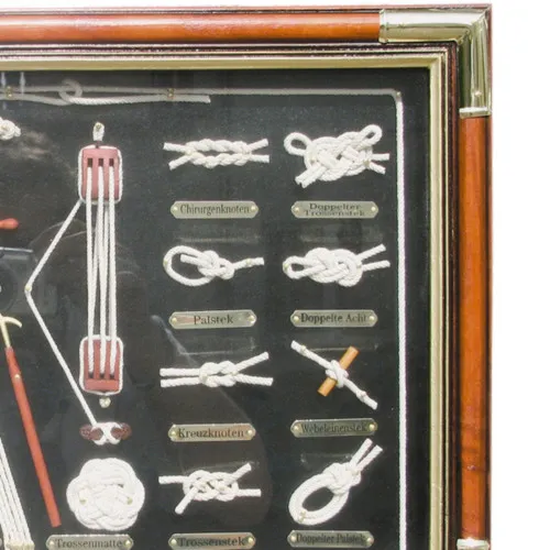 Knotentafel mit 20 Knoten DE in Nahaufnahme
