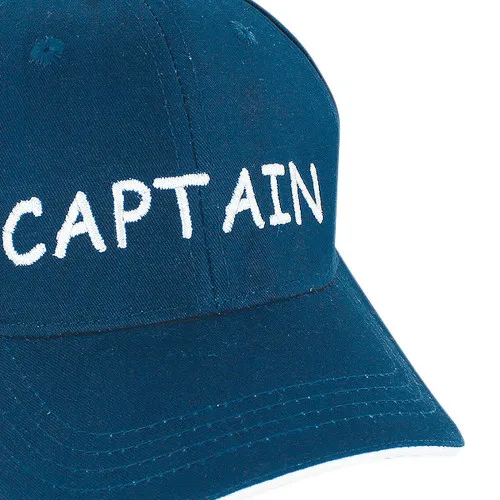 Cap - CAPTAIN in Nahaufnahme