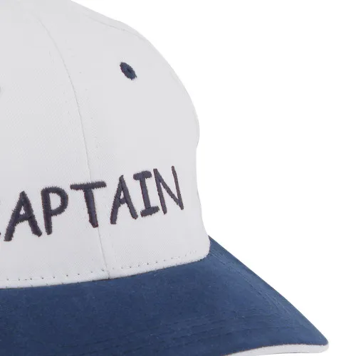 Cap - CAPTAIN in Nahaufnahme