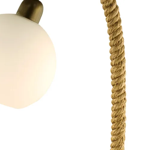 Taulampe mit weiß-gefrostetem Glasschirm in Nahaufnahme