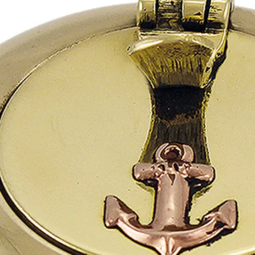 Klappaschenbecher – Detail der Oberfläche