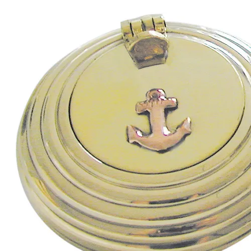 Detailansicht von Klappaschenbecher