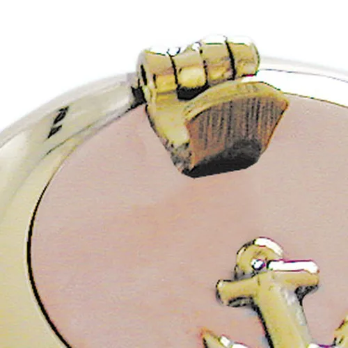 Klappaschenbecher – Detail der Oberfläche