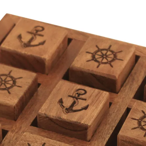 Spiel - Anker & Steuerrad – Detail der Oberfläche
