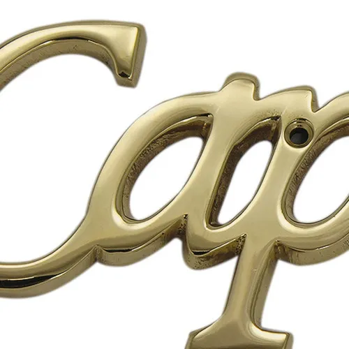 Detailansicht von Türschild Schrift Captain