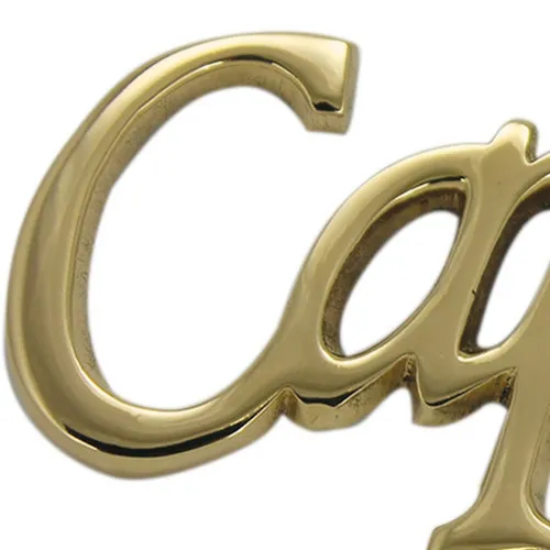 Detailansicht von Türschild Schrift Capitaine