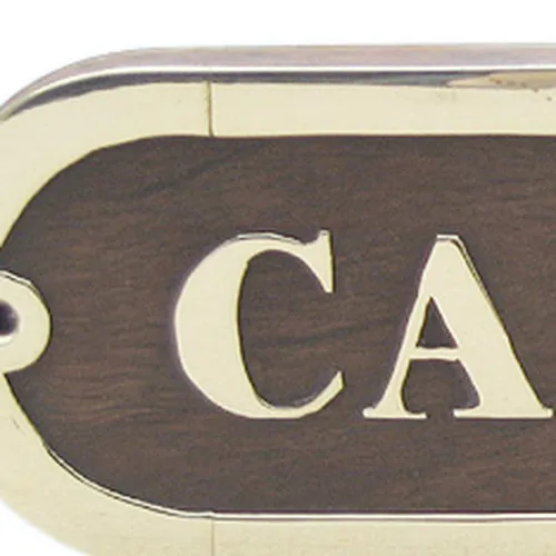 Detailansicht von Türschild CAPITAINE
