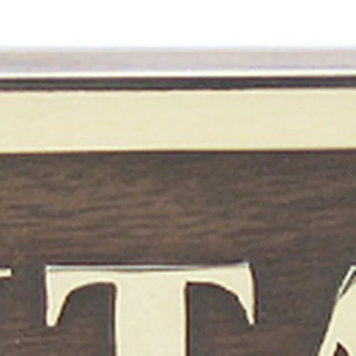 Türschild CAPITAINE – Detail der Oberfläche