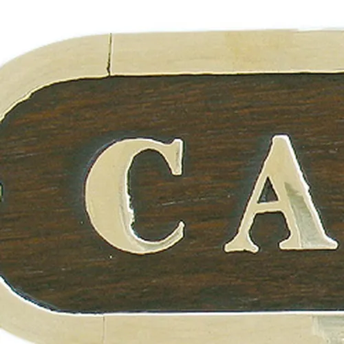 Detailansicht von Türschild CAPTAIN
