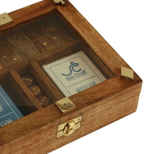Karten/Würfel/Domino-Box in Nahaufnahme