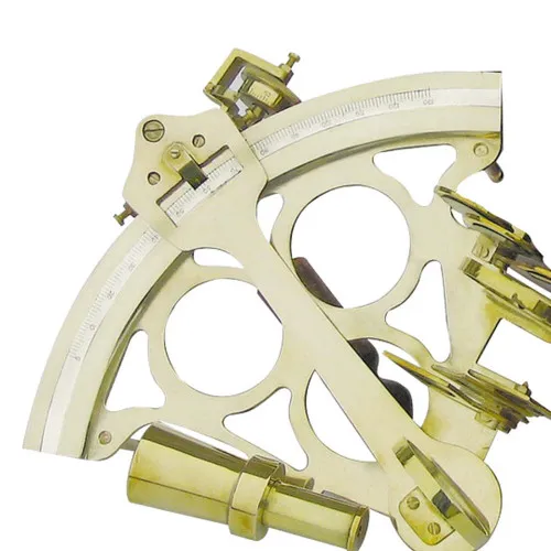 Detailansicht von Sextant mit Microeinstellung in Holzbox