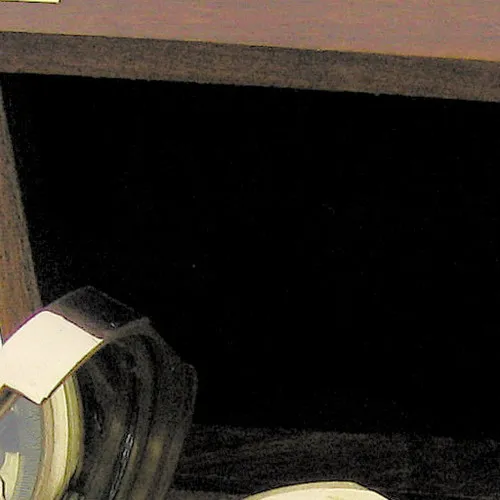 Brunton-Kompass – Detail der Oberfläche